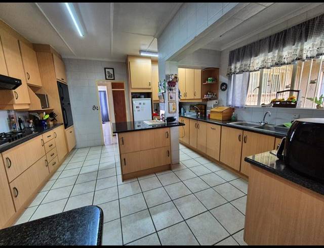 4 BEDROOM HOUSE FOR SALE IN BRACKENHURST